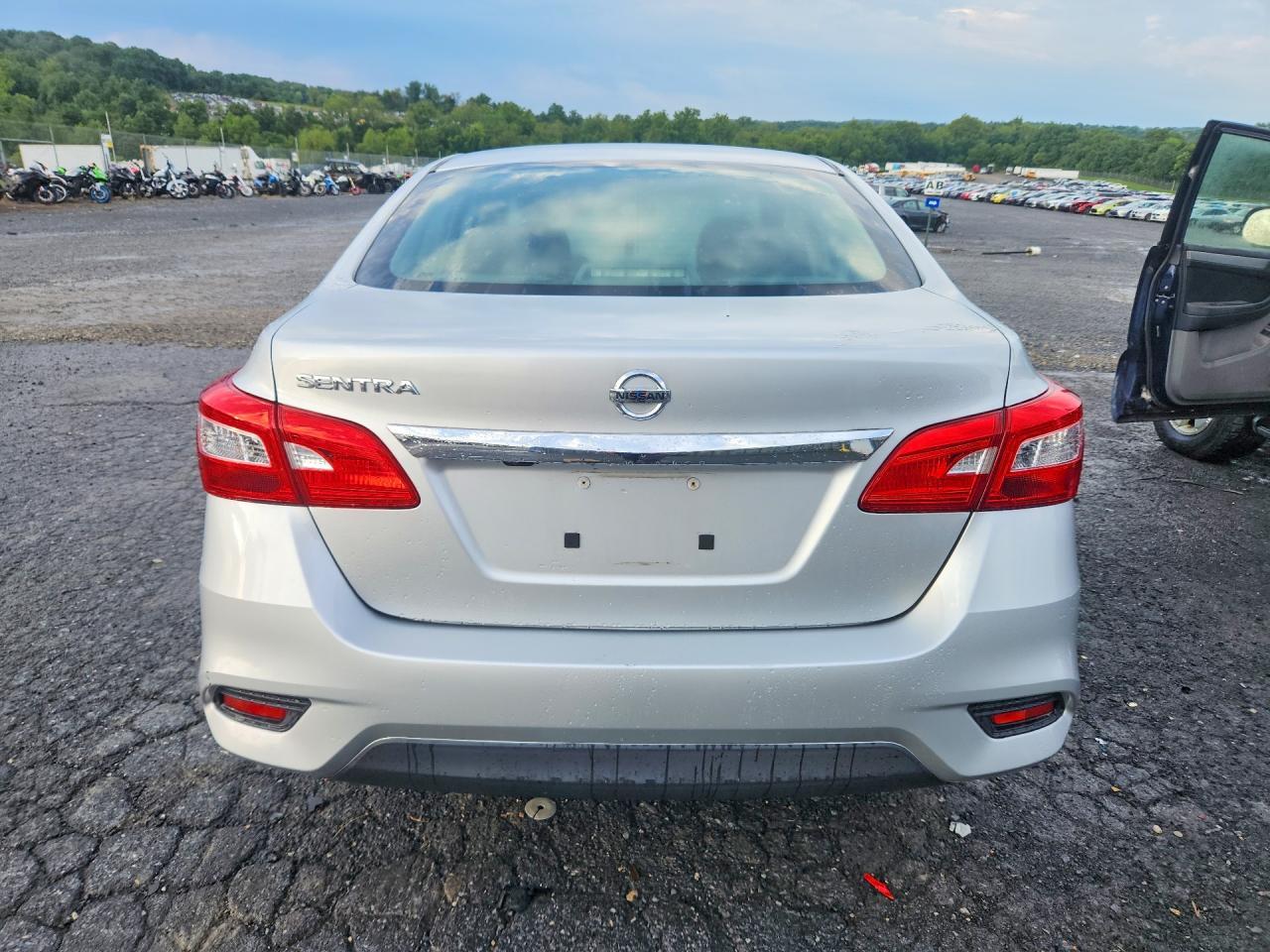 2018 Nissan Sentra S - zdjęcie 6