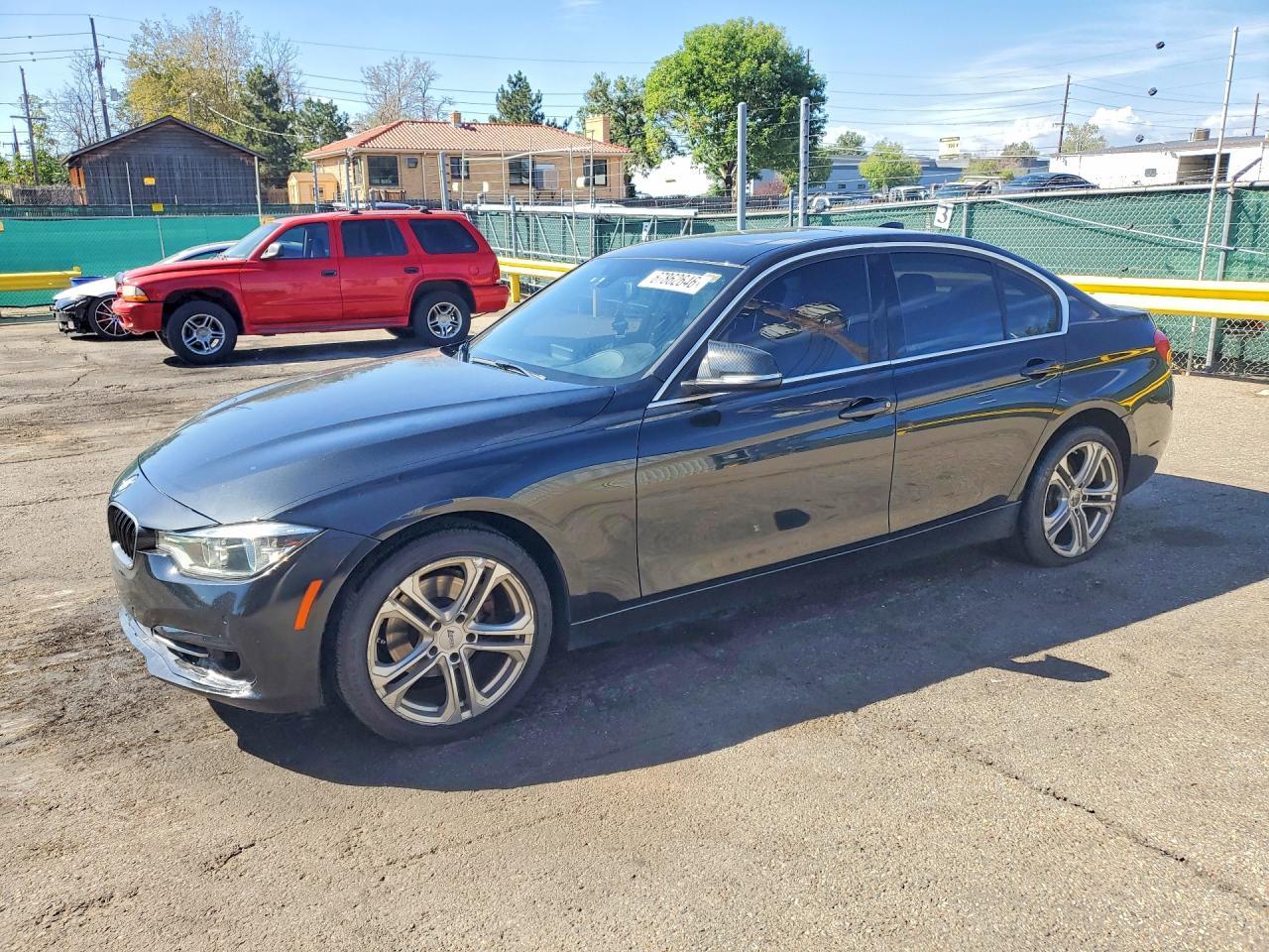 2017 BMW Seria 3 330i - zdjęcie główne