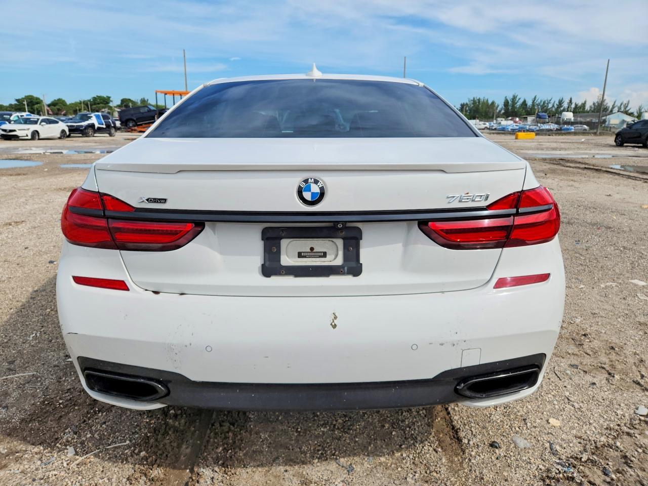 2016 BMW Seria 7 750i - zdjęcie 6