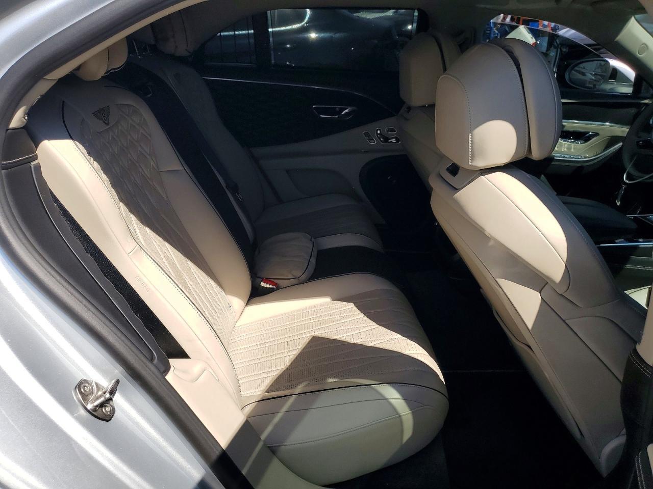 2022 Bentley Flying Spur - zdjęcie 10
