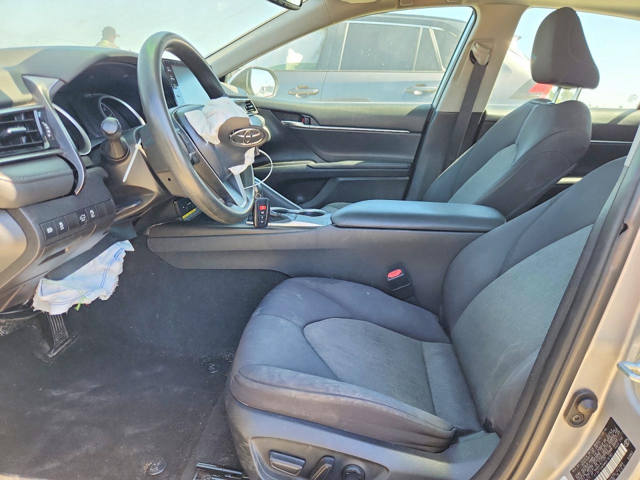 2021 Toyota Camry Le - zdjęcie 7