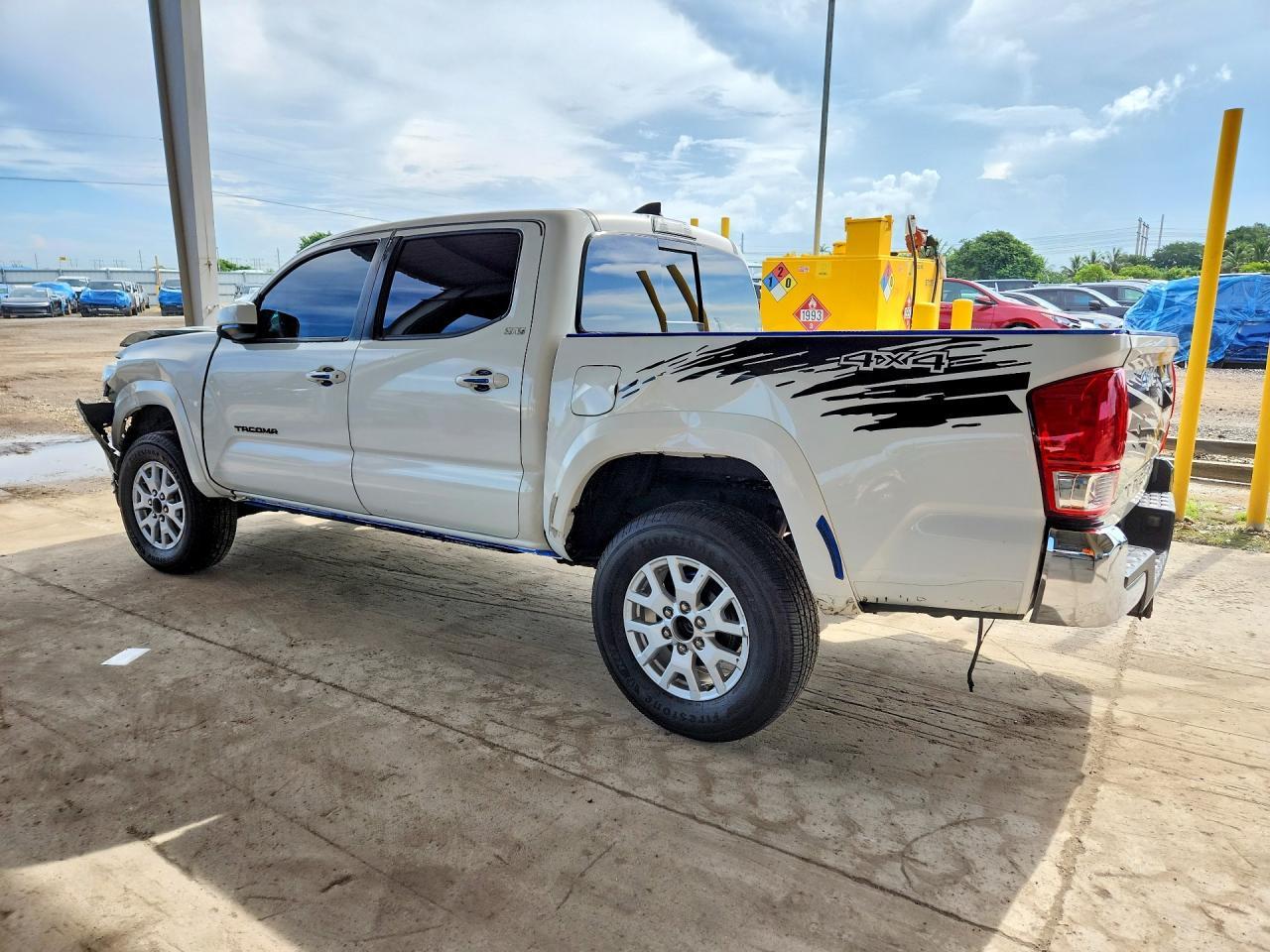 2019 Toyota Tacoma Sr5 V6 - zdjęcie 2