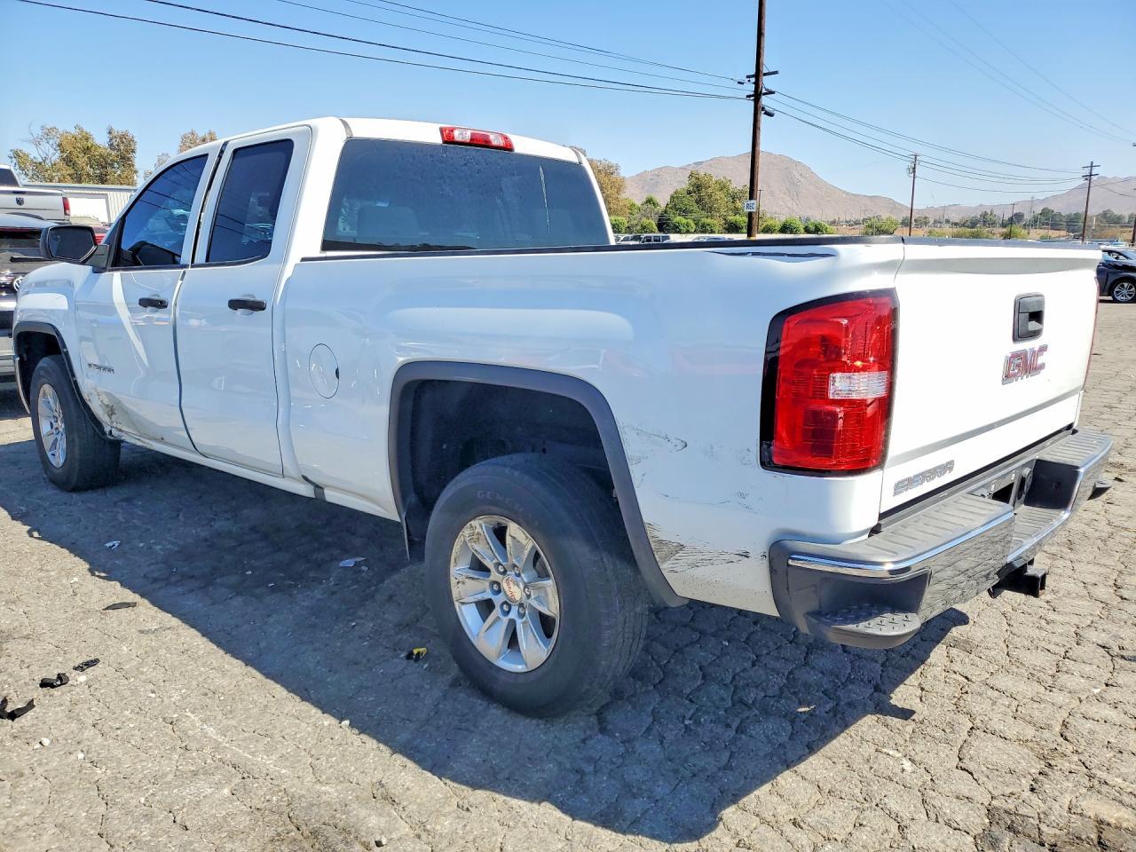 2018 GMC Sierra C1500 - zdjęcie 2