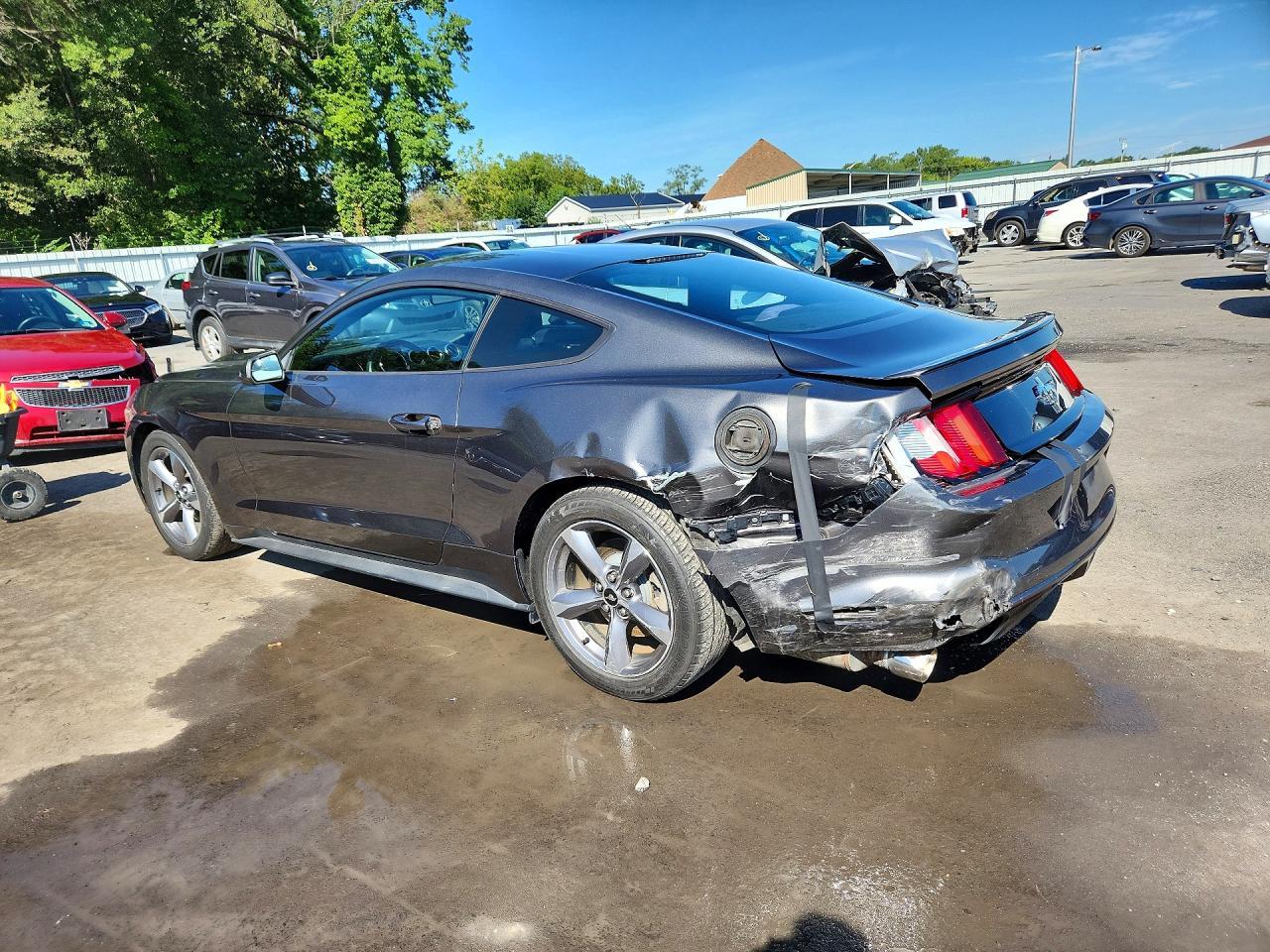 2015 Ford Mustang - zdjęcie 2