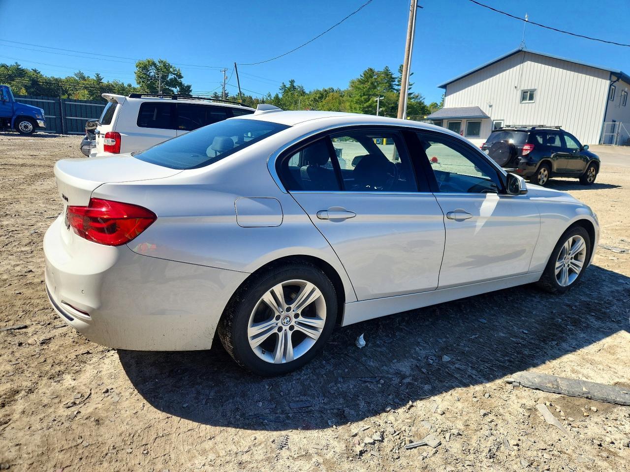 2018 BMW Seria 3 330i - zdjęcie 3
