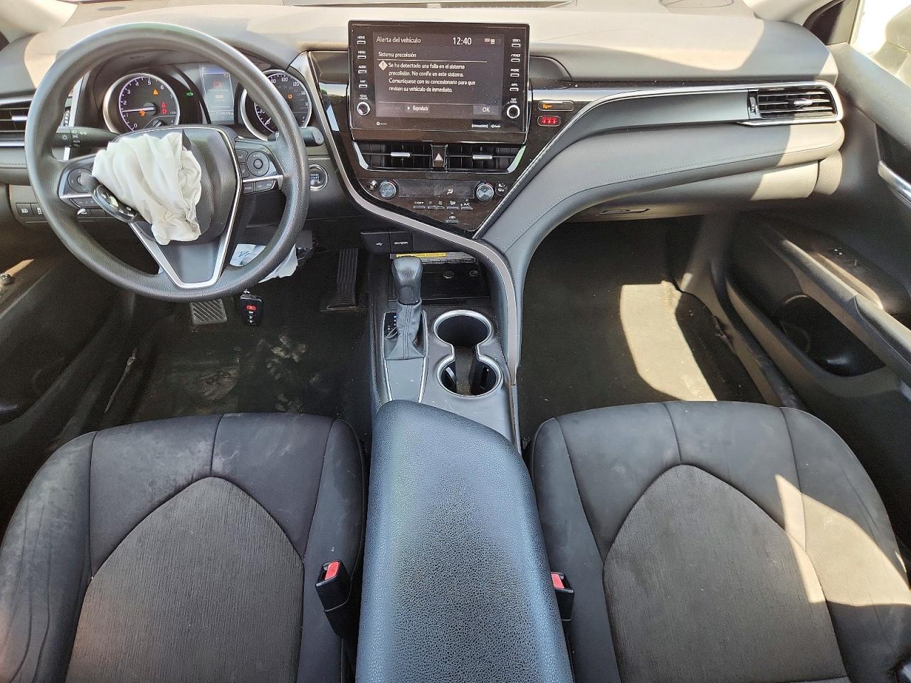 2021 Toyota Camry Le - zdjęcie 8