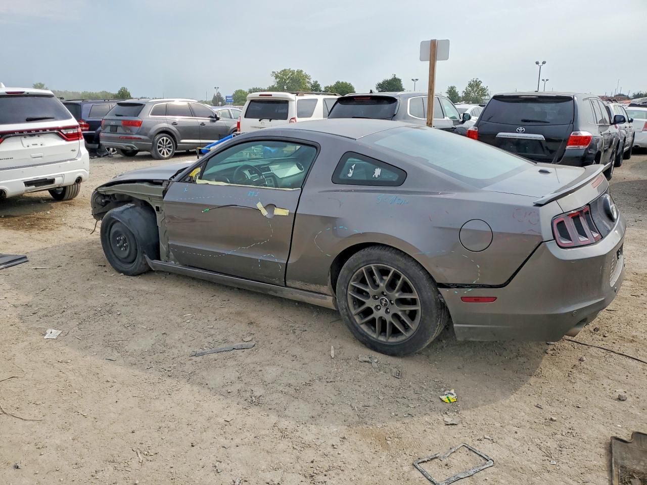 2014 Ford Mustang - zdjęcie 2