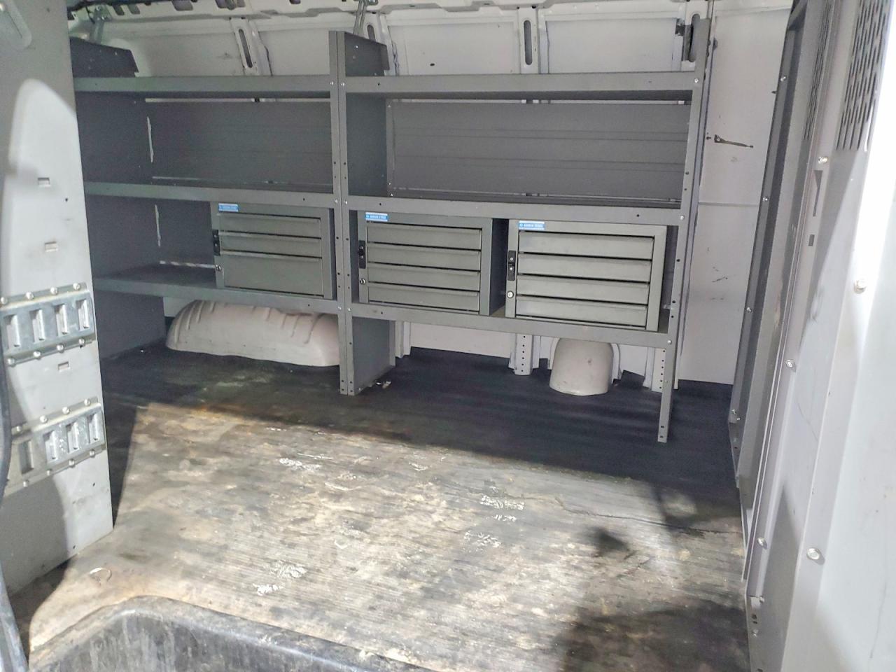 2020 Chevrolet Express G2500 - zdjęcie 10
