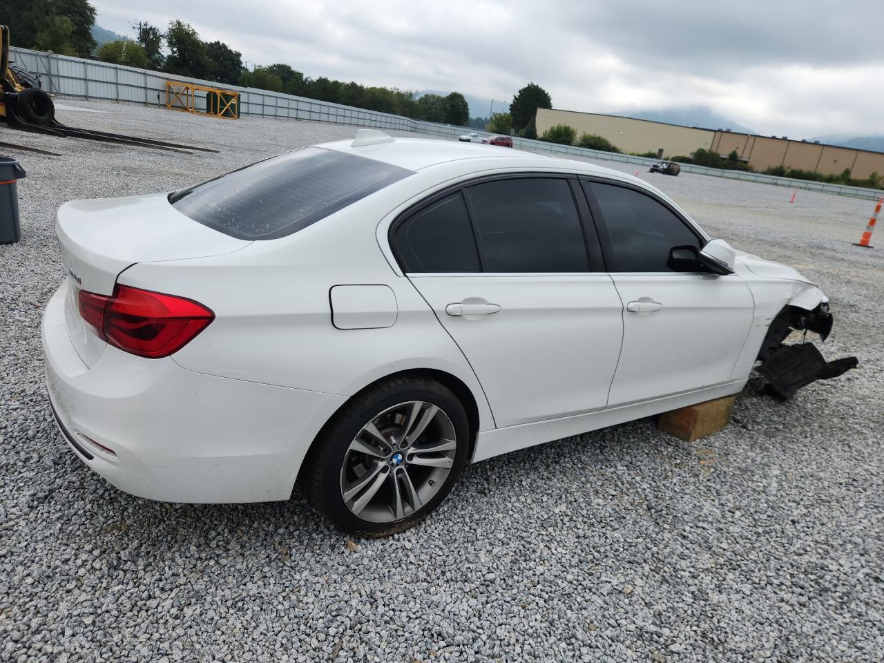2018 BMW 330 I - zdjęcie 3