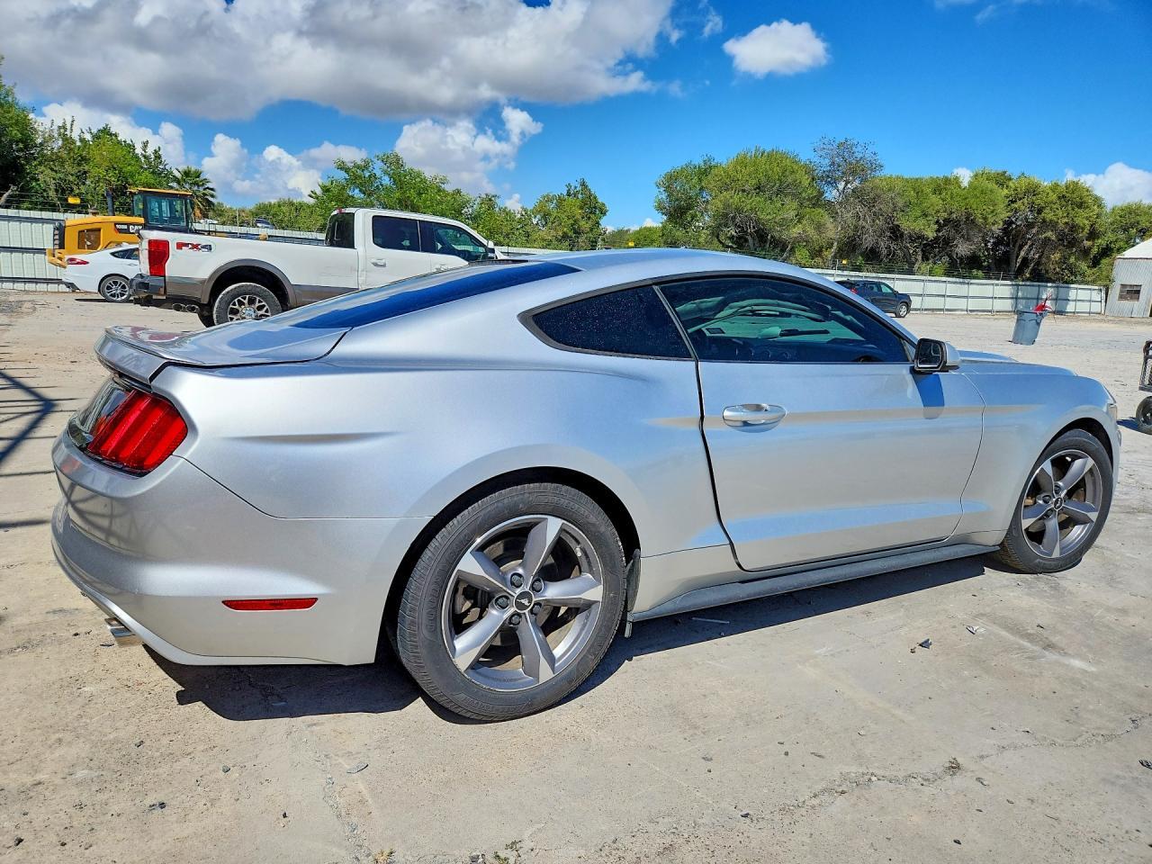2015 Ford Mustang - zdjęcie 3