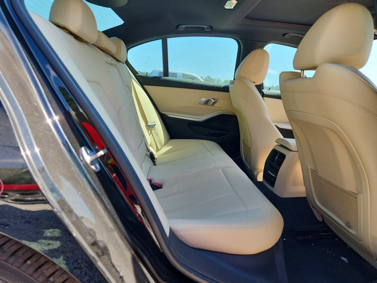 2020 BMW 330I - zdjęcie 10