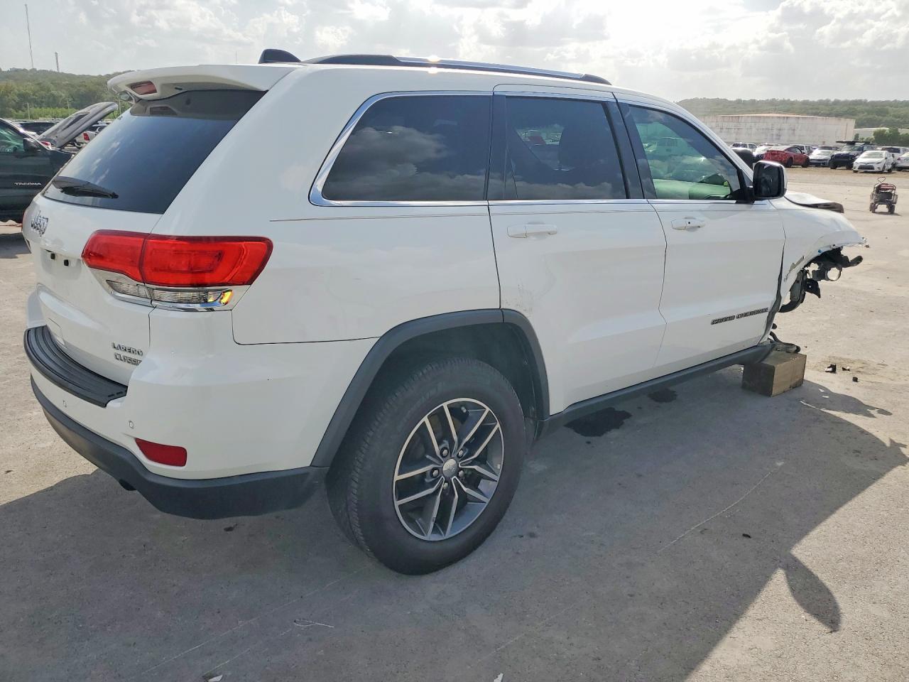 2018 Jeep Grand Cherokee Laredo - zdjęcie 3