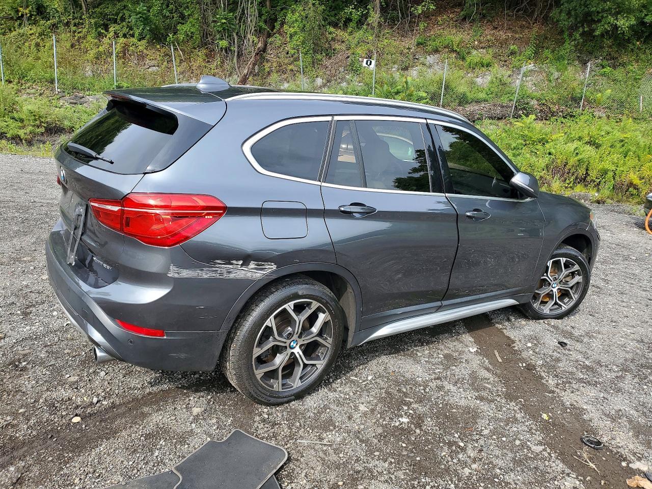 2022 BMW X1 xDrive28I - zdjęcie 3
