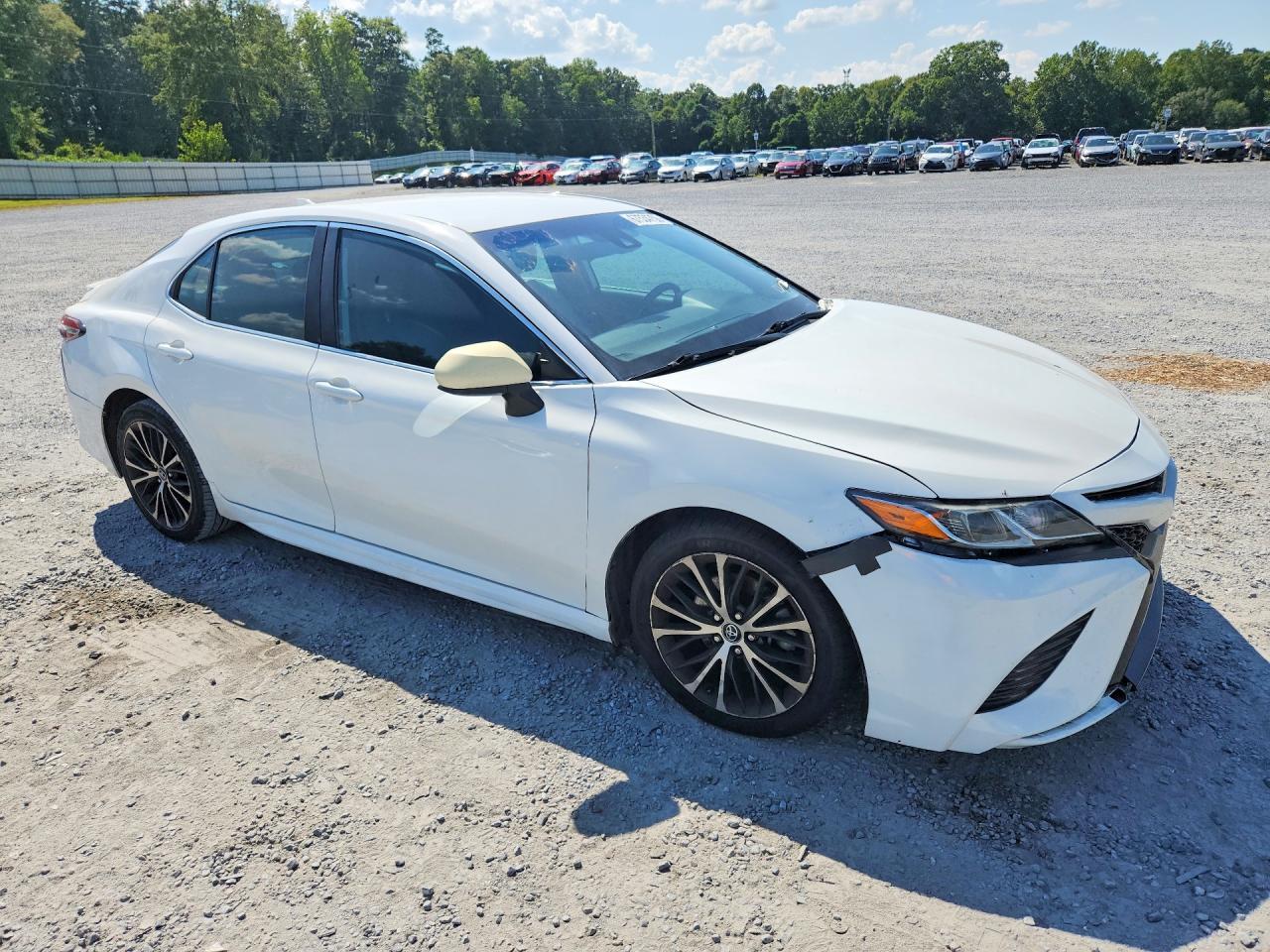 2020 Toyota Camry Se - zdjęcie 4