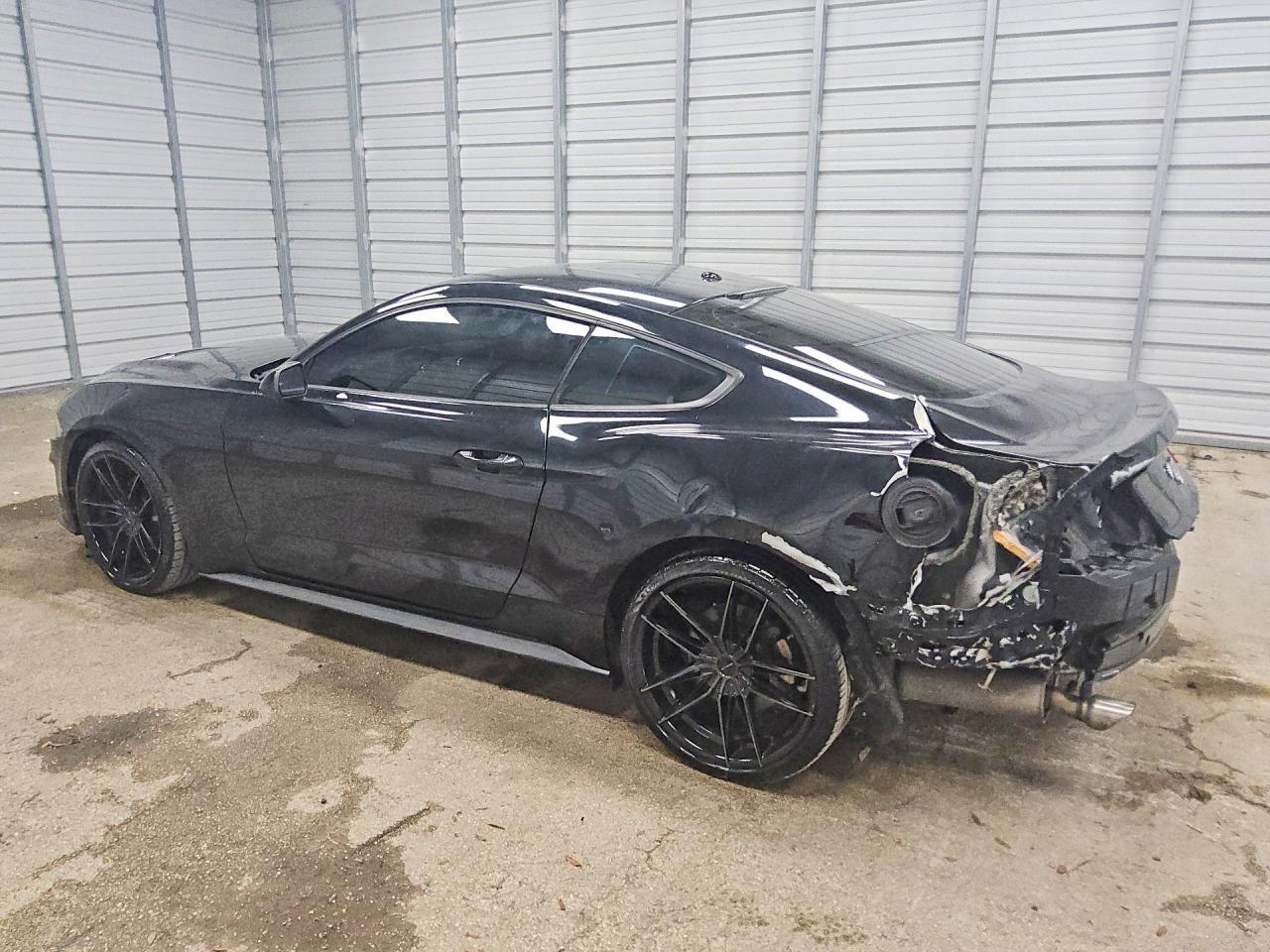 2019 Ford Mustang - zdjęcie 2