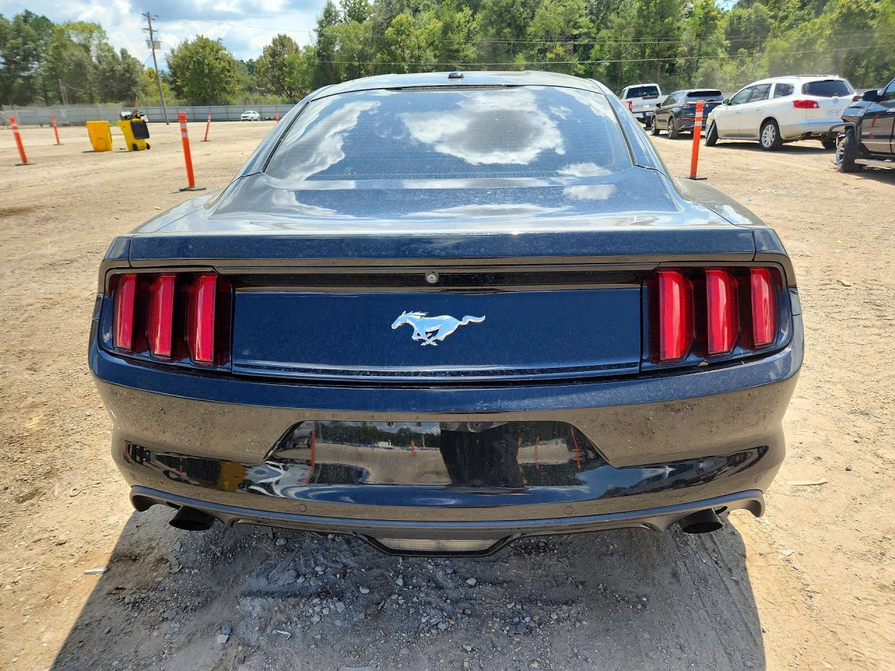2015 Ford Mustang - zdjęcie 6