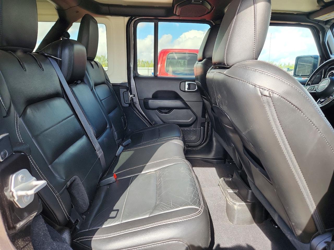 2019 Jeep Wrangler Unlimited Sahara - zdjęcie 11