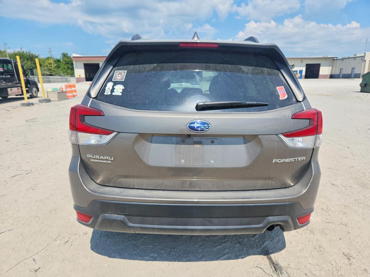 2020 Subaru Forester Premium - zdjęcie 6