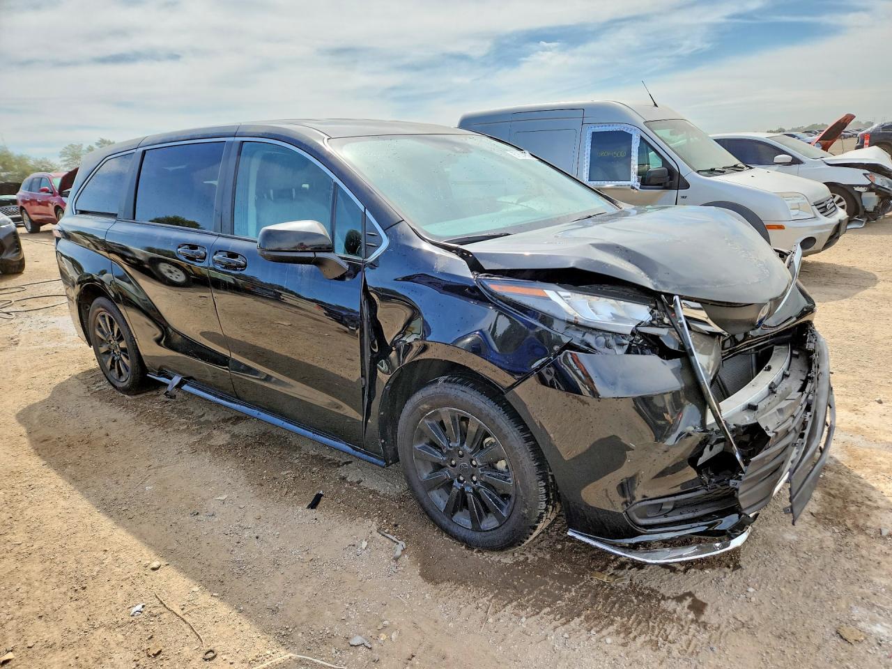 2023 Toyota Sienna Le - zdjęcie 4