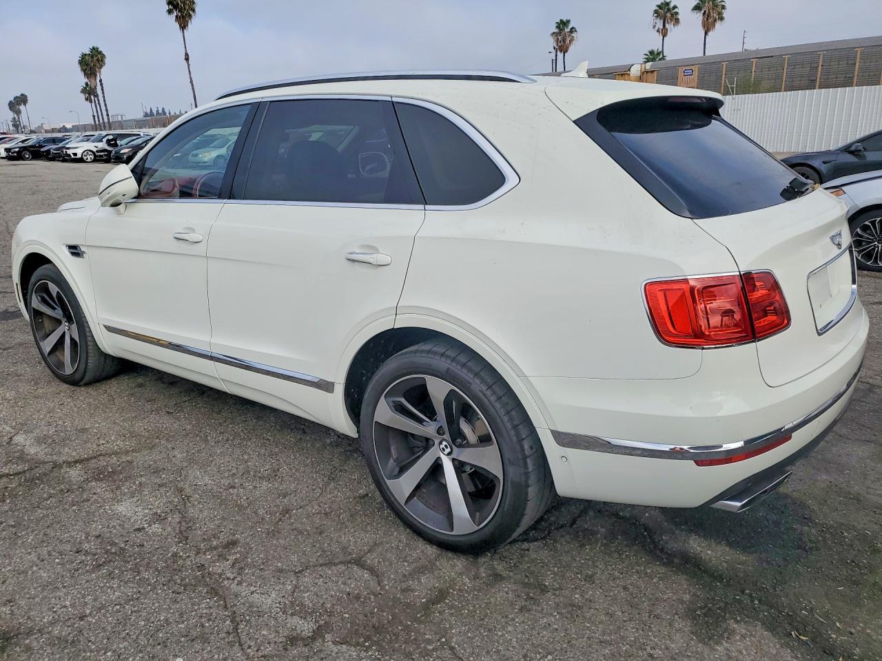 2018 Bentley Bentayga - zdjęcie 2