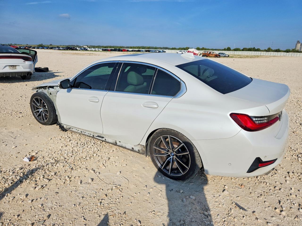2021 BMW 330I - zdjęcie 2