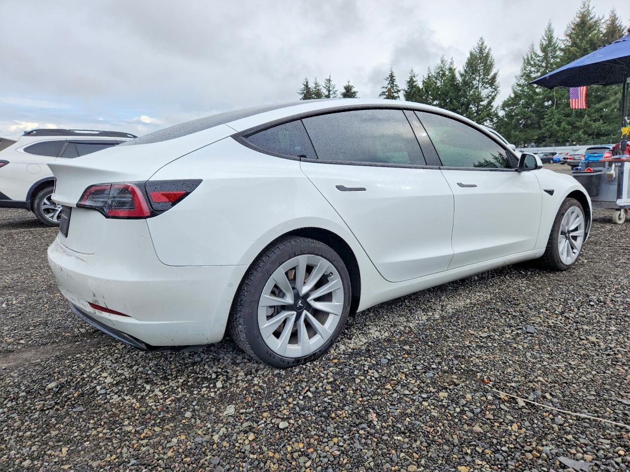 2021 Tesla Model 3 - zdjęcie 3