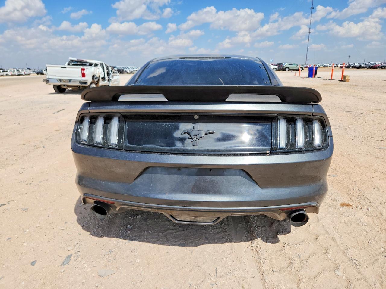 2016 Ford Mustang - zdjęcie 6
