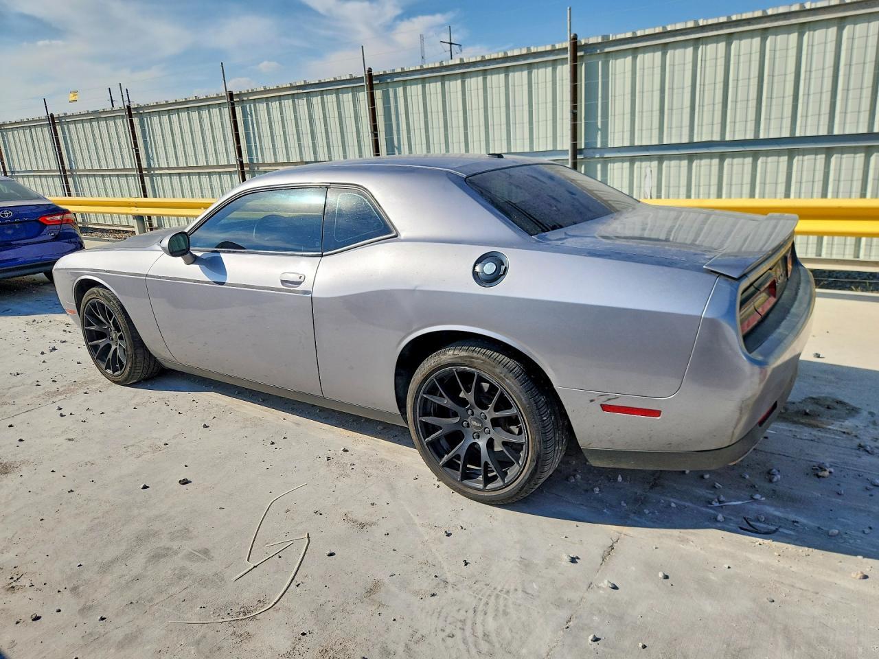 2015 Dodge Challenger Sxt - zdjęcie 2