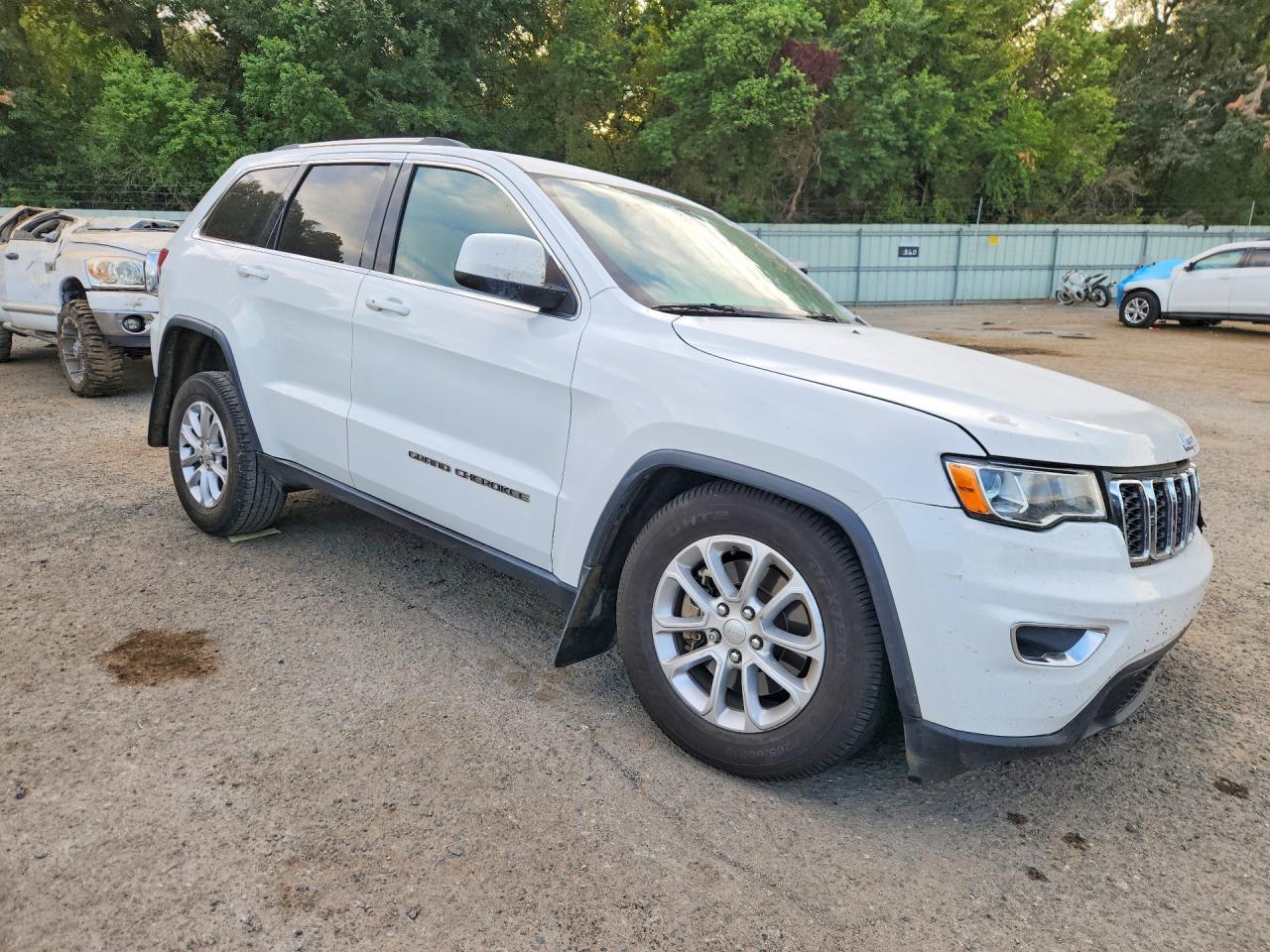 2021 Jeep Grand Cherokee Laredo - zdjęcie 4
