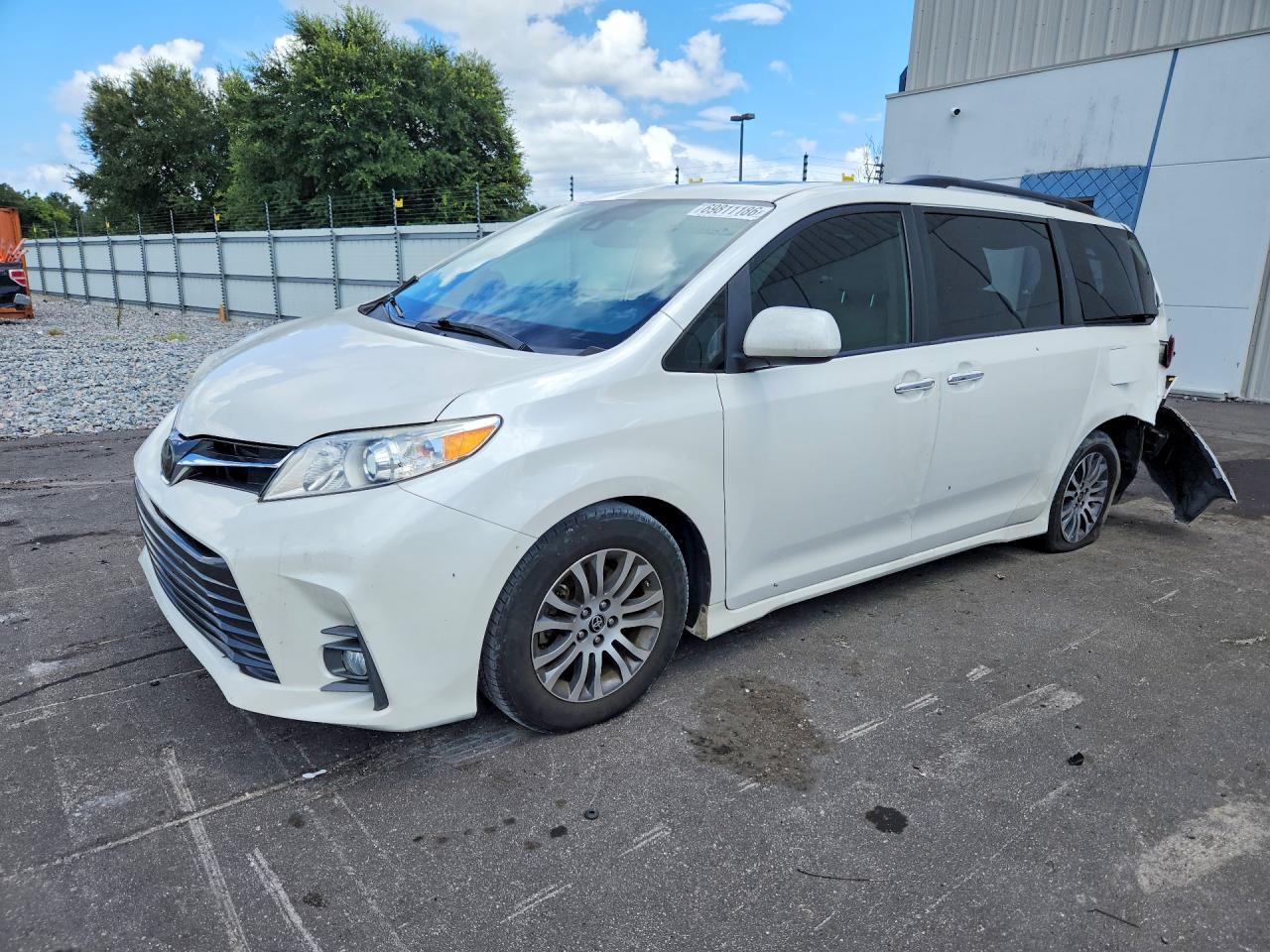 2020 Toyota Sienna Xle 8-Passenger - zdjęcie główne