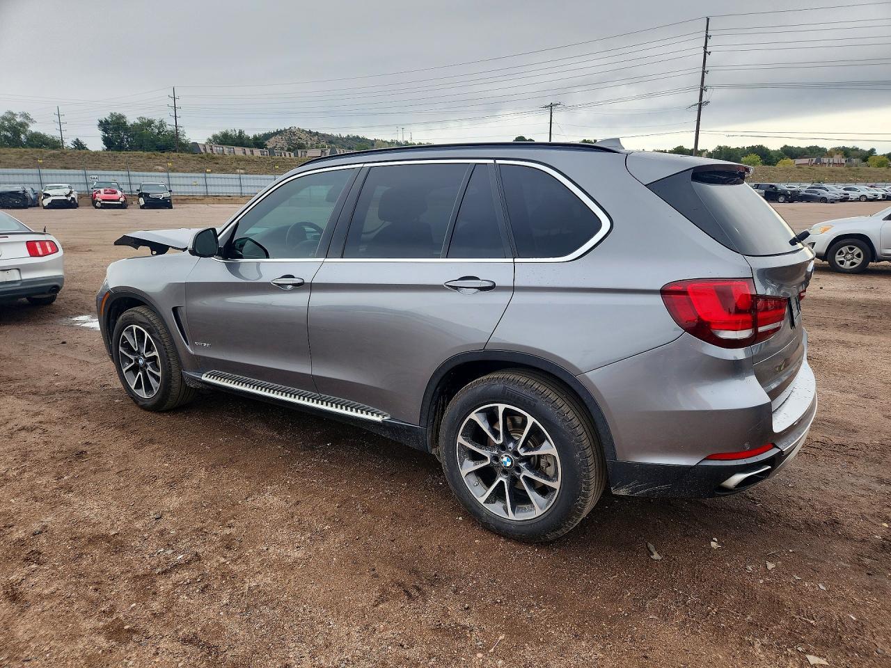 2016 BMW X5 xDrive50I - zdjęcie 2