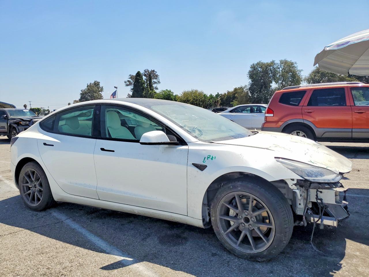2022 Tesla Model 3 - zdjęcie 4