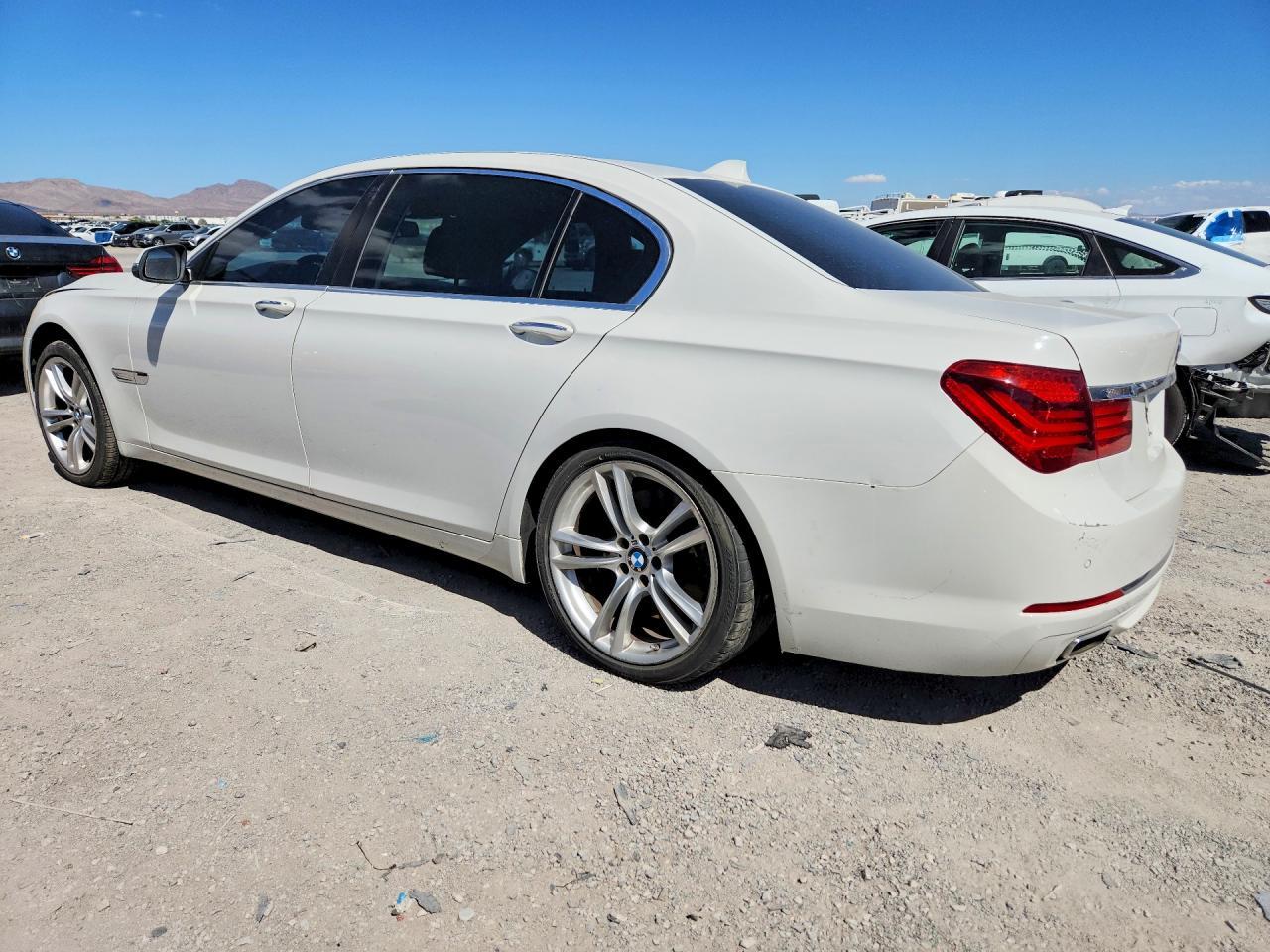2013 BMW 750 Li - zdjęcie 2