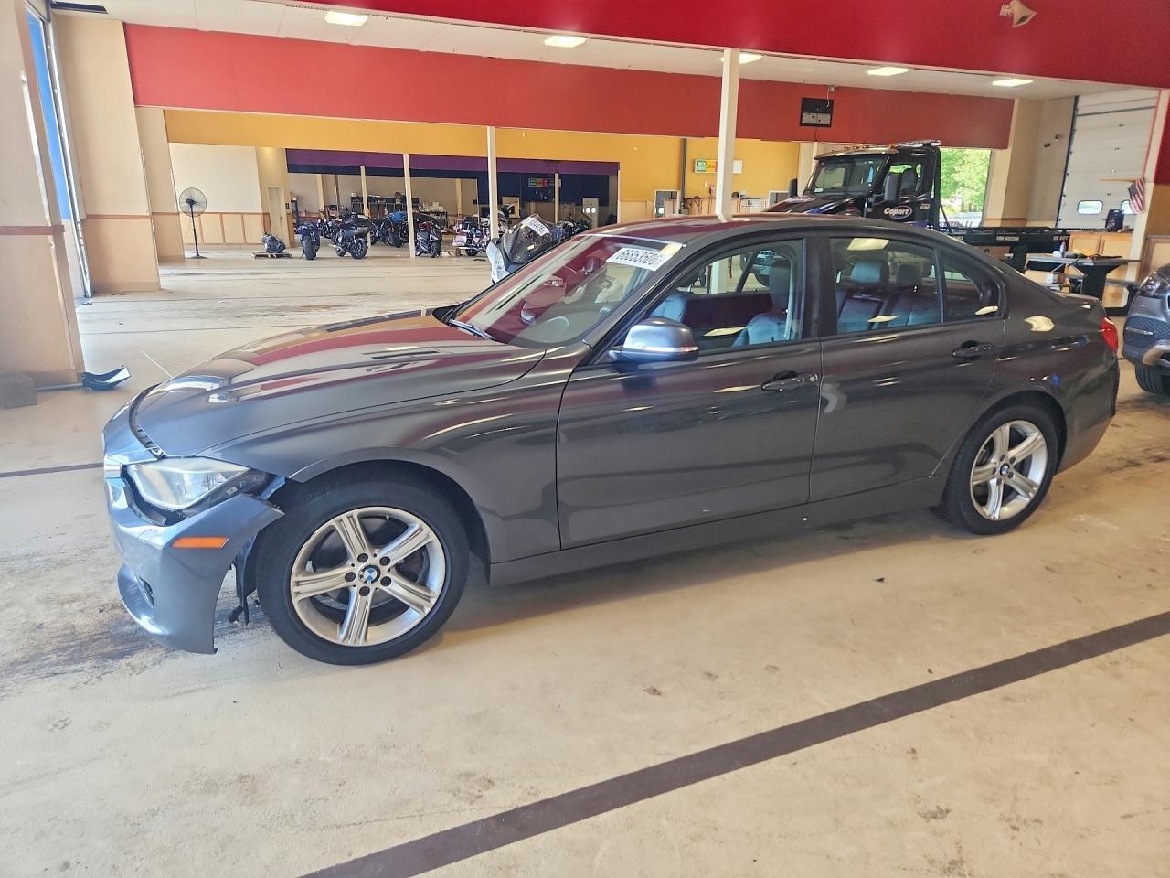 2013 BMW Seria 3 328i - zdjęcie główne