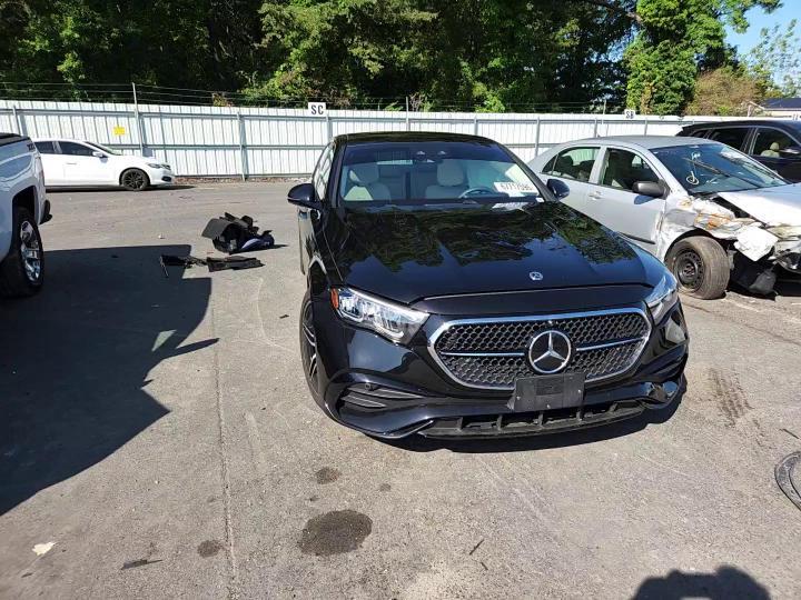2026 Mercedes-Benz E 450 4Matic - zdjęcie 14
