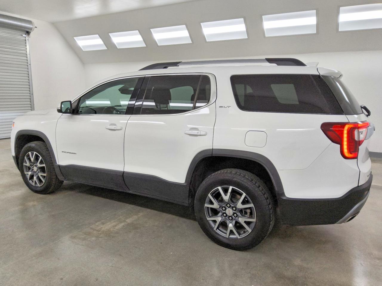 2023 GMC Acadia Slt - zdjęcie 2