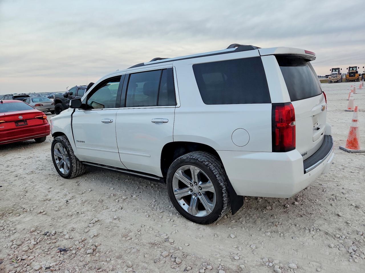 2018 Chevrolet Tahoe C1500 Premier - zdjęcie 2