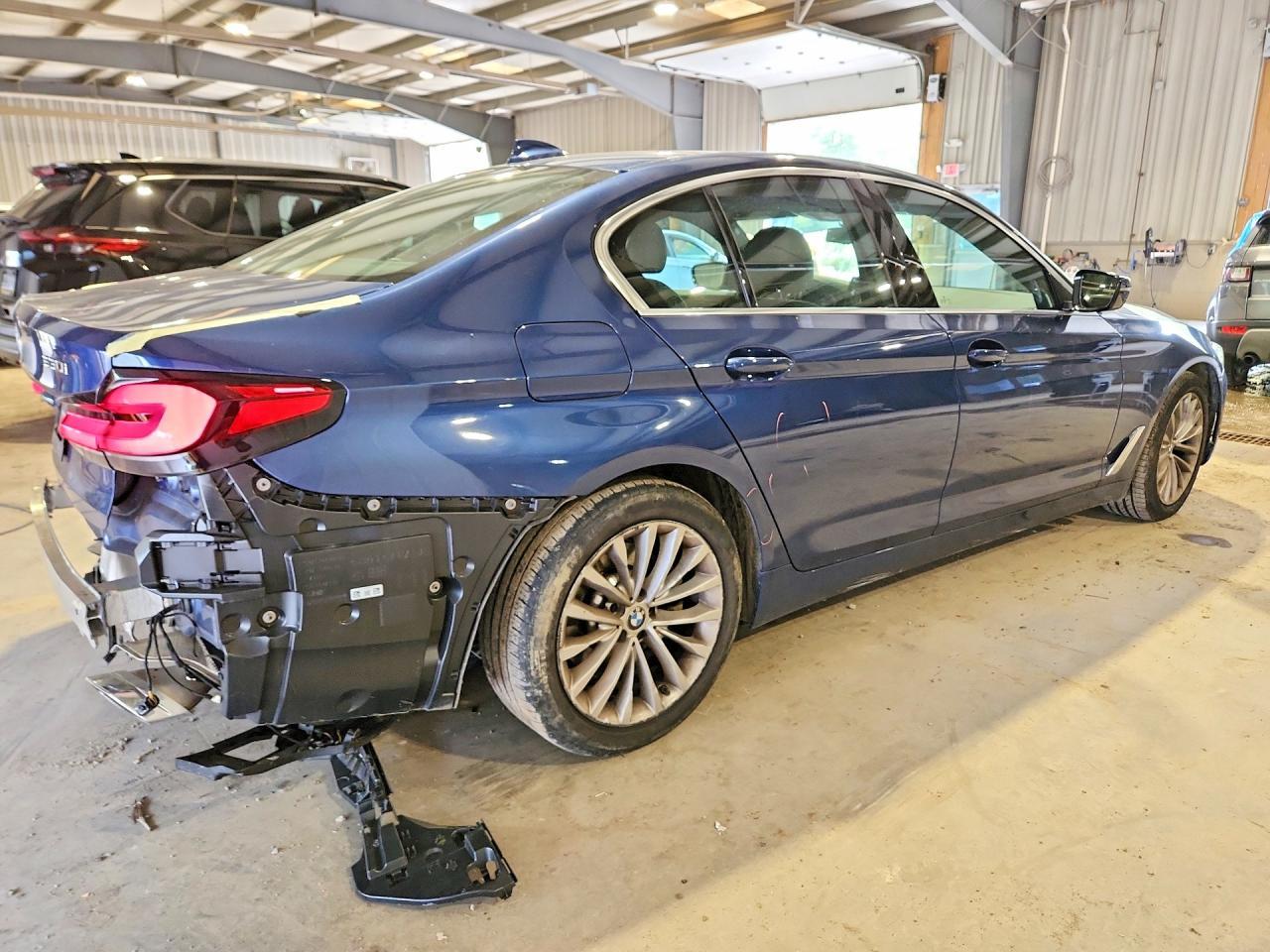 2021 BMW 530 Xi - zdjęcie 3