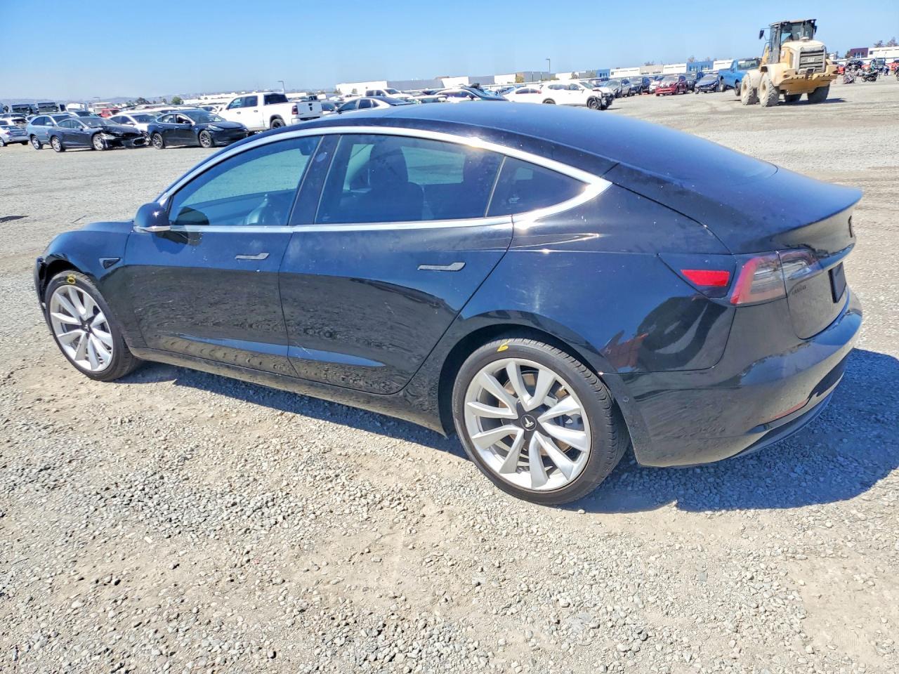 2019 Tesla Model 3 - zdjęcie 2