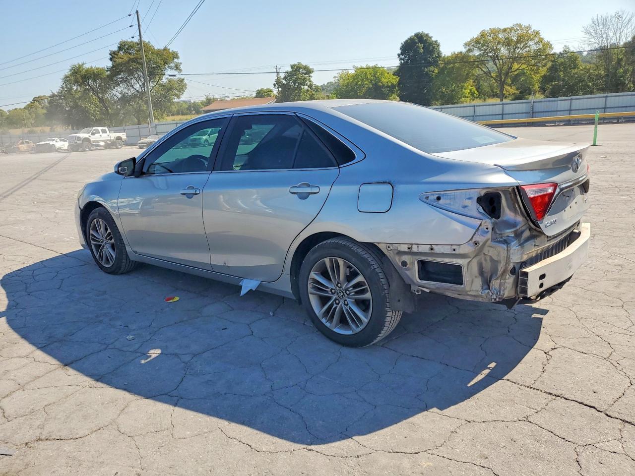 2016 Toyota Camry Se - zdjęcie 2