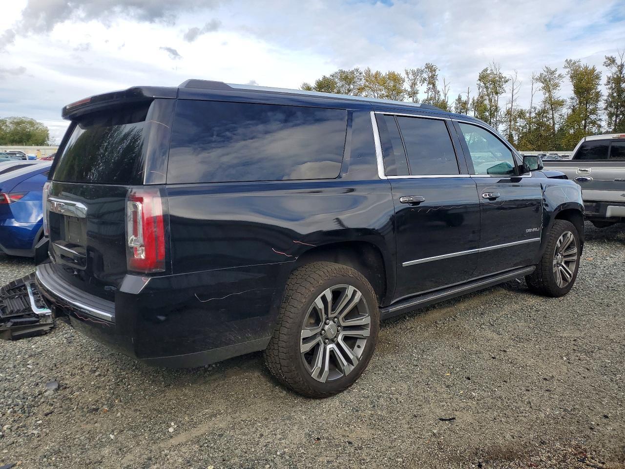 2020 GMC Yukon Xl Denali - zdjęcie 3