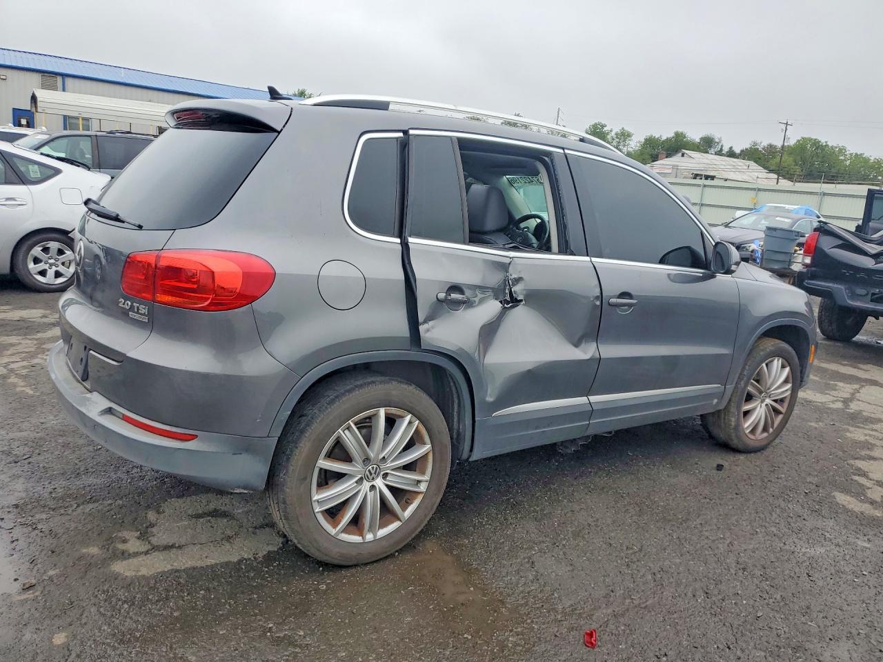 2013 Volkswagen Tiguan S - zdjęcie 3