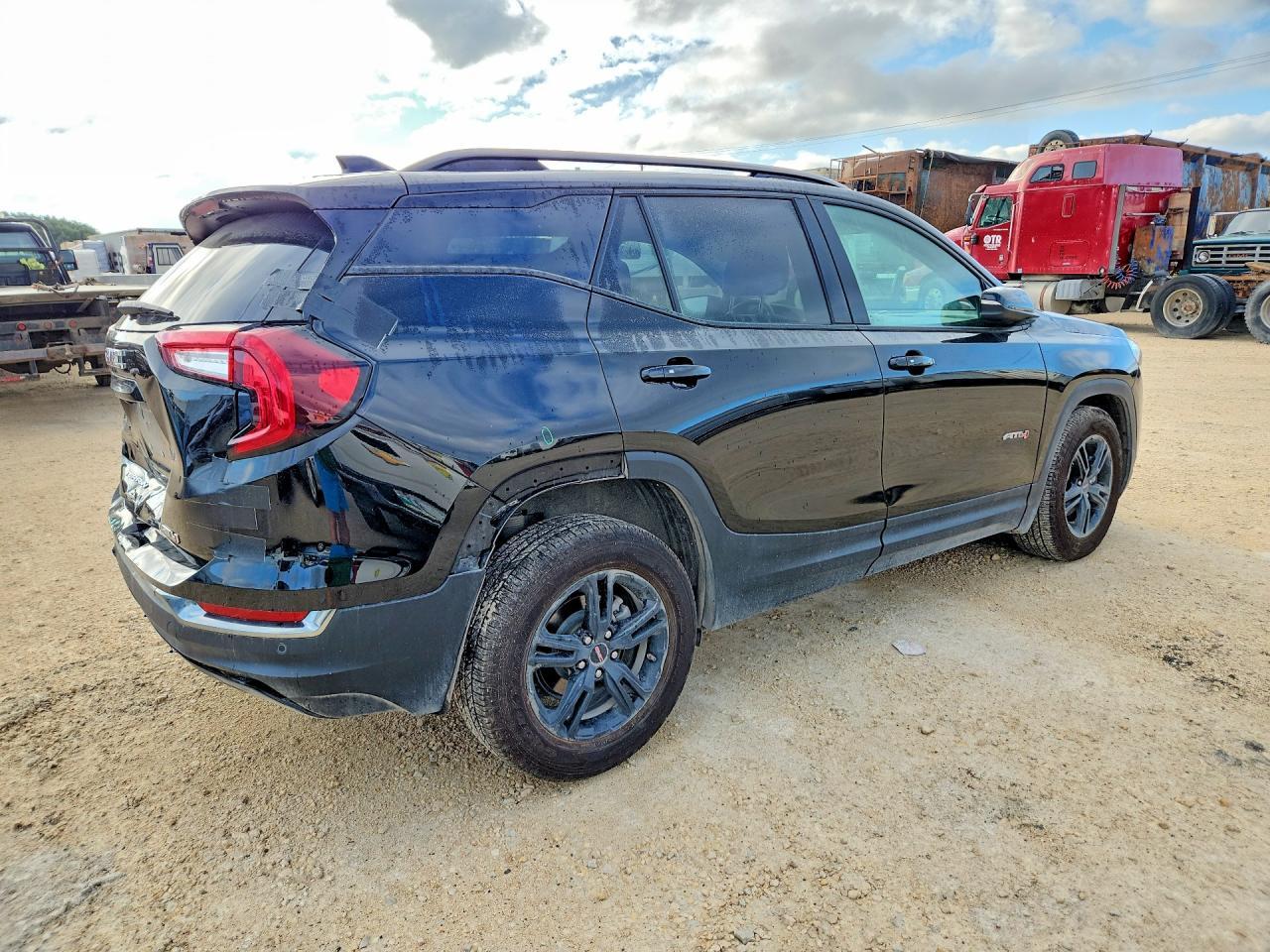 2024 GMC Terrain At4 - zdjęcie 3