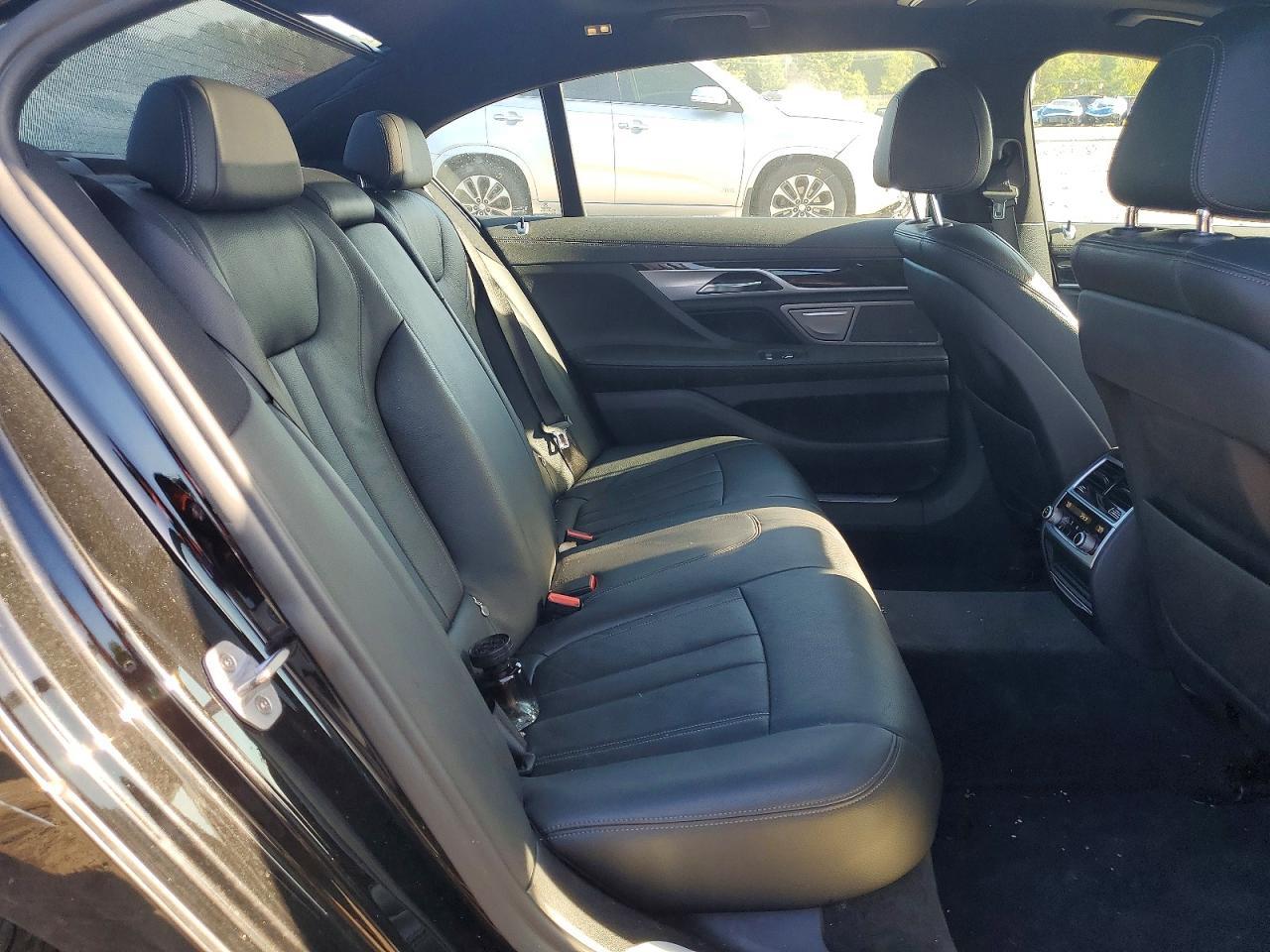2019 BMW Seria 7 740i - zdjęcie 10