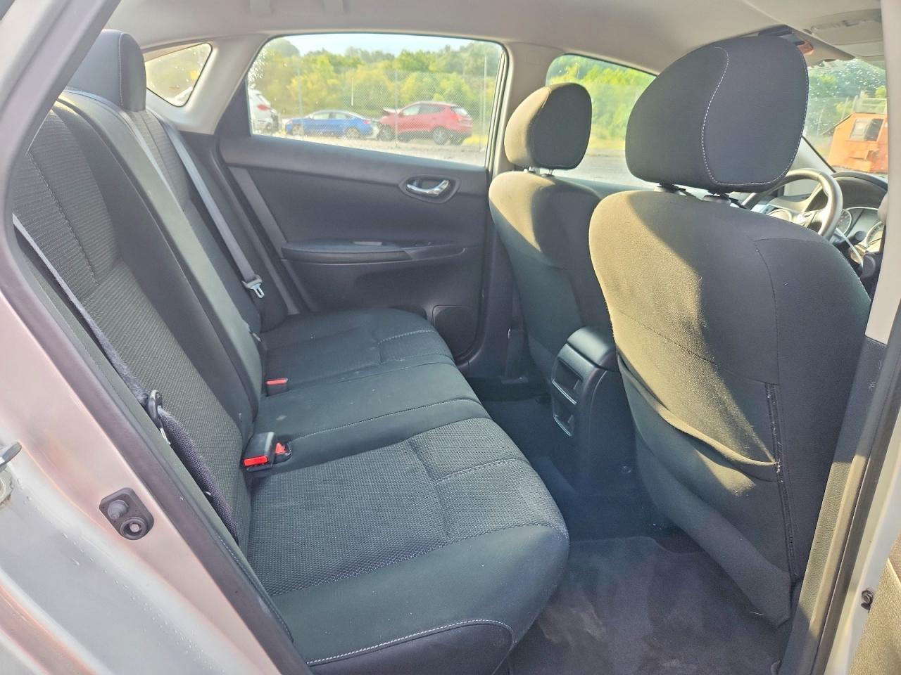 2018 Nissan Sentra S - zdjęcie 10