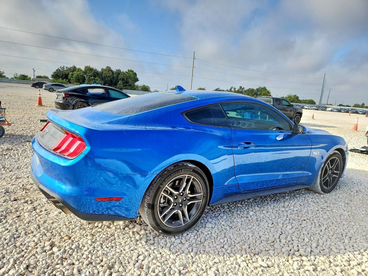 2020 Ford Mustang Gt - zdjęcie 3