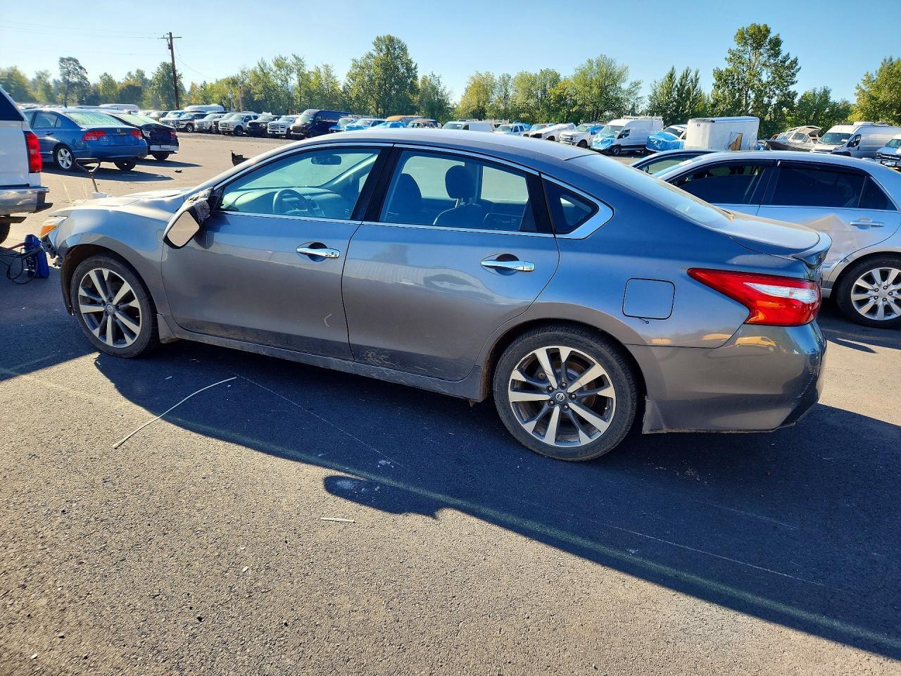 2016 Nissan Altima 2.5 Sr - zdjęcie 2