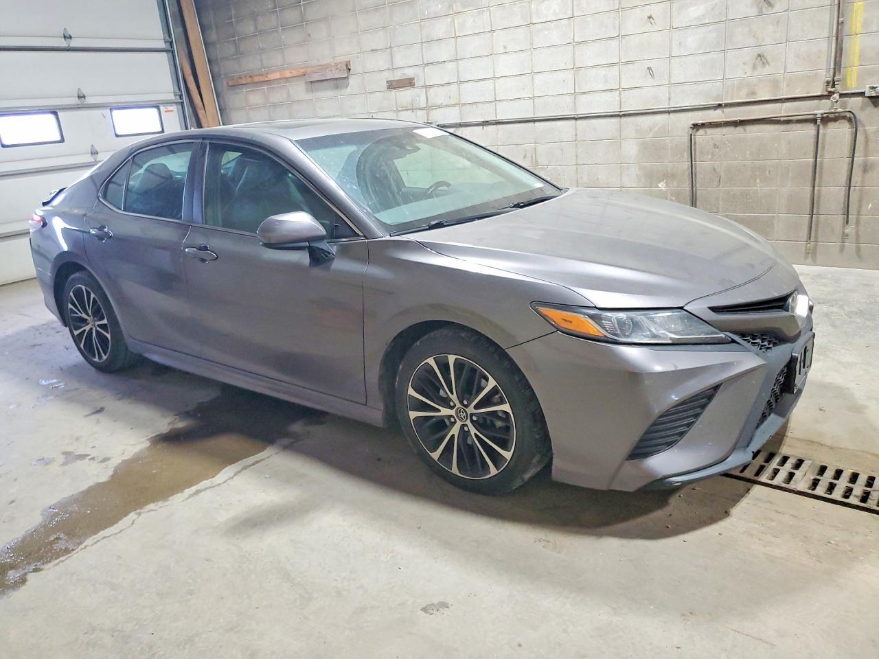 2018 Toyota Camry Se - zdjęcie 4