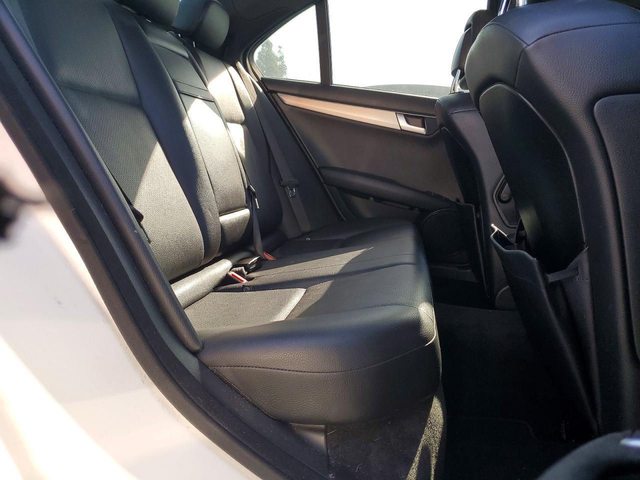 2014 Mercedes-Benz C 250 - zdjęcie 10