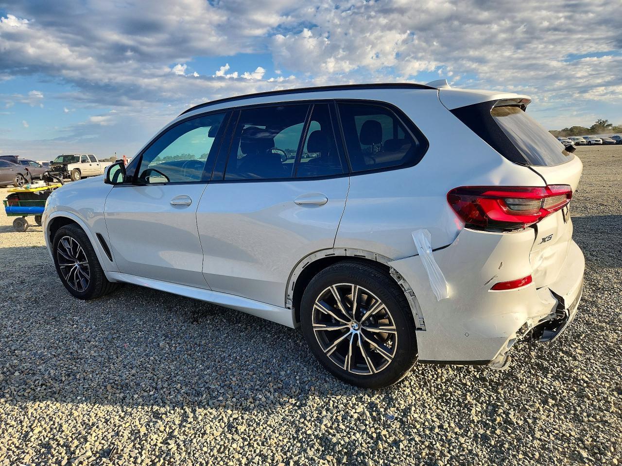 2022 BMW X5 xDrive40I - zdjęcie 2
